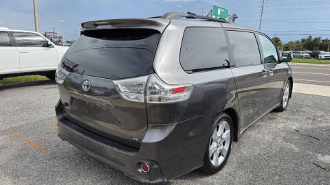 2011 Toyota Sienna SE 8-Passenger