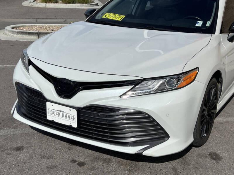 2019 Toyota Camry Hybrid XLE