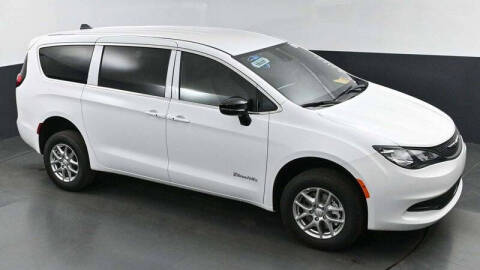 2025 Chrysler Voyager LX