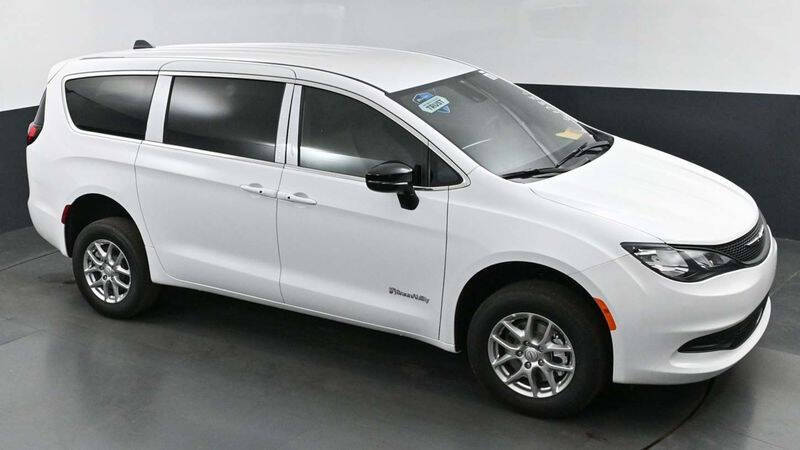 2025 Chrysler Voyager LX