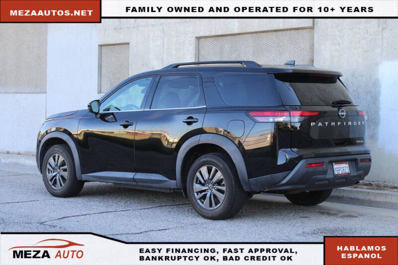 2022 Nissan Pathfinder SV