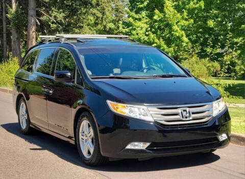 2012 Honda Odyssey for sale at CLEAR CHOICE AUTOMOTIVE in Milwaukie OR