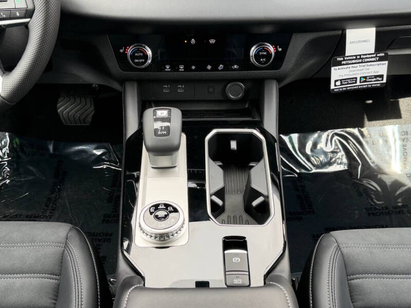 2026 Mitsubishi Outlander SE
