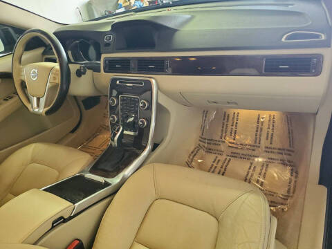 2016 Volvo XC70 T5 Drive-E Platinum