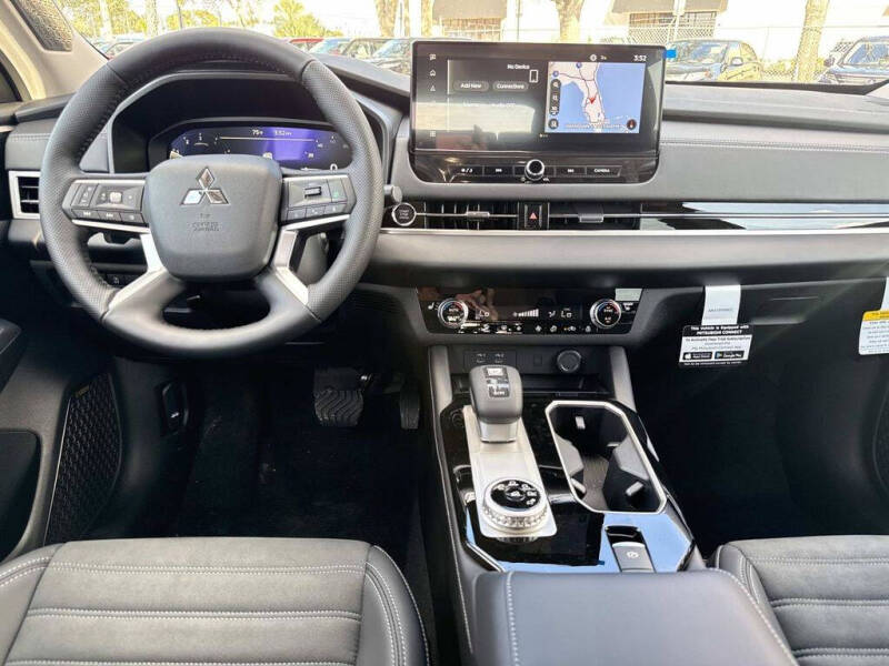 2026 Mitsubishi Outlander SE