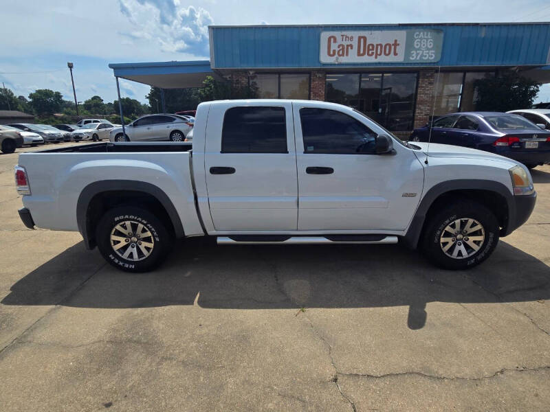 2006 Mitsubishi Raider Duro Cross V8