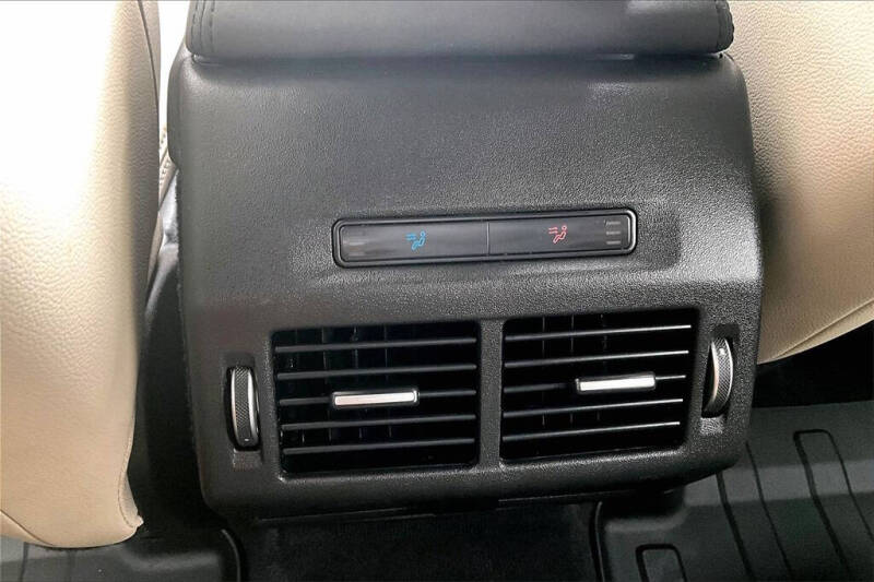 2023 Land Rover Discovery Sport P250 SE