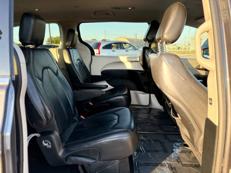 2017 Chrysler Pacifica Touring-L