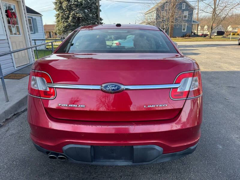 2011 Ford Taurus Limited photo 11