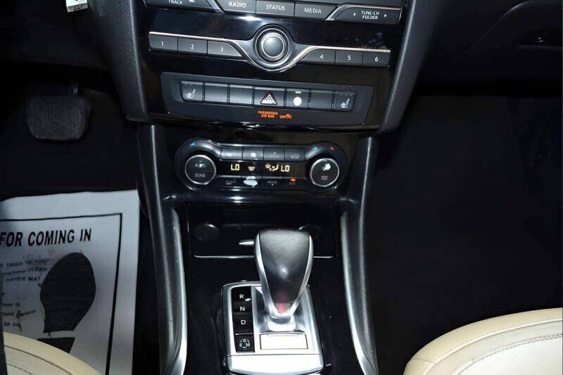 2017 Infiniti QX30 Luxury