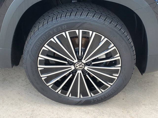 2025 Volkswagen Taos SE