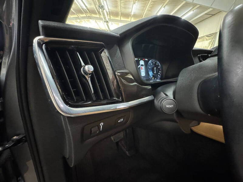 2018 Volvo S90 T5 Momentum