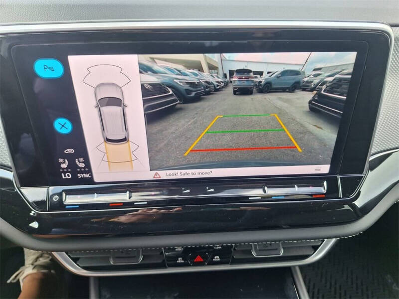 2026 Volkswagen Atlas Cross Sport SEL R-Line Black 4Motion