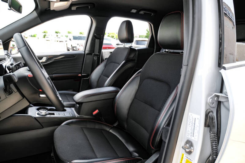 2025 Ford Escape ST-Line Select