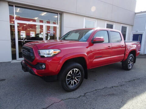2018 Toyota Tacoma for sale at KING RICHARDS AUTO CENTER in East Providence RI
