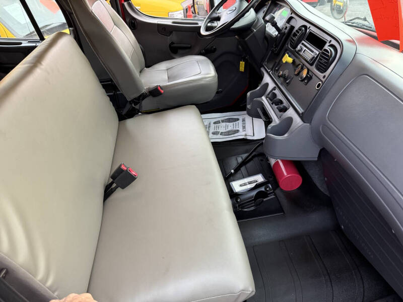 2017 Freightliner M2 106