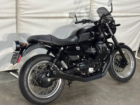 2022 Moto Guzzi V7 Stone