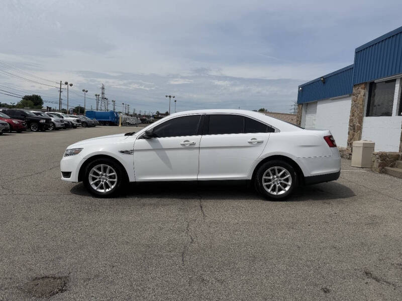 2015 Ford Taurus SE