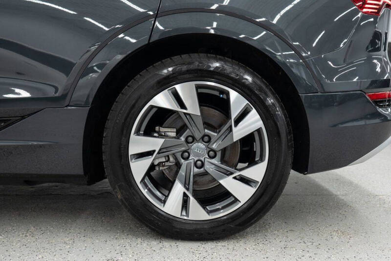 2021 Audi e-tron quattro Premium Plus