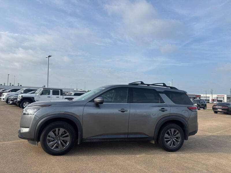2024 Nissan Pathfinder SV