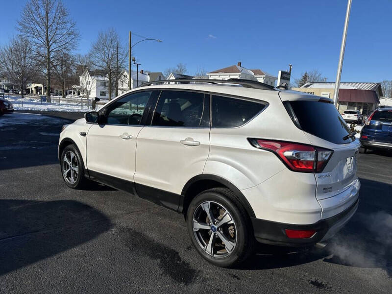 2018 Ford Escape SEL photo 2