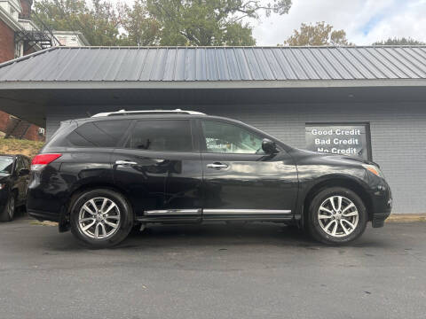 2015 Nissan Pathfinder for sale at Auto Credit Connection LLC in Uniontown PA