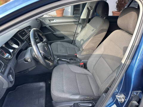 2019 Volkswagen Golf SE