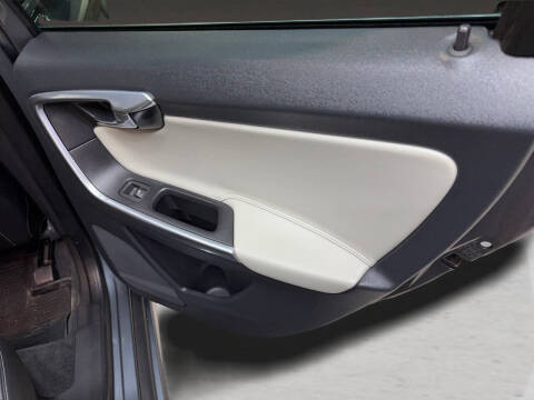 2016 Volvo XC60 T5 Drive-E Platinum