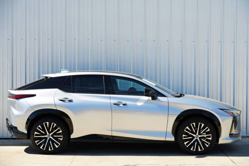 2023 Lexus RZ 450e Luxury