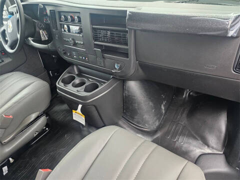 2025 Chevrolet Express 2500