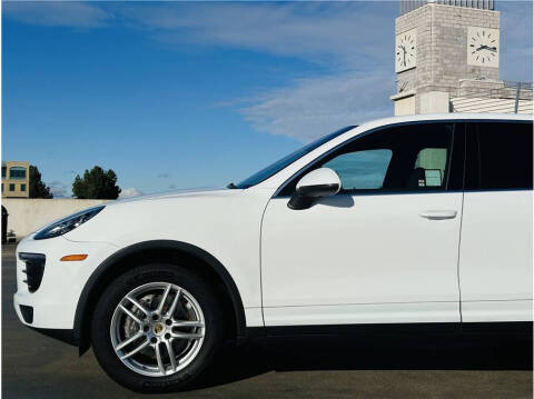 2017 Porsche Cayenne Platinum Edition