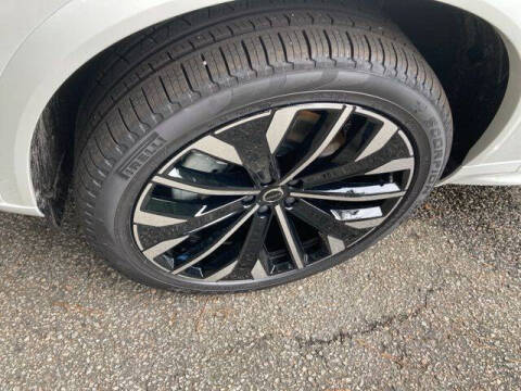 2025 Volvo XC90 T8 Plus Bright Theme 7P