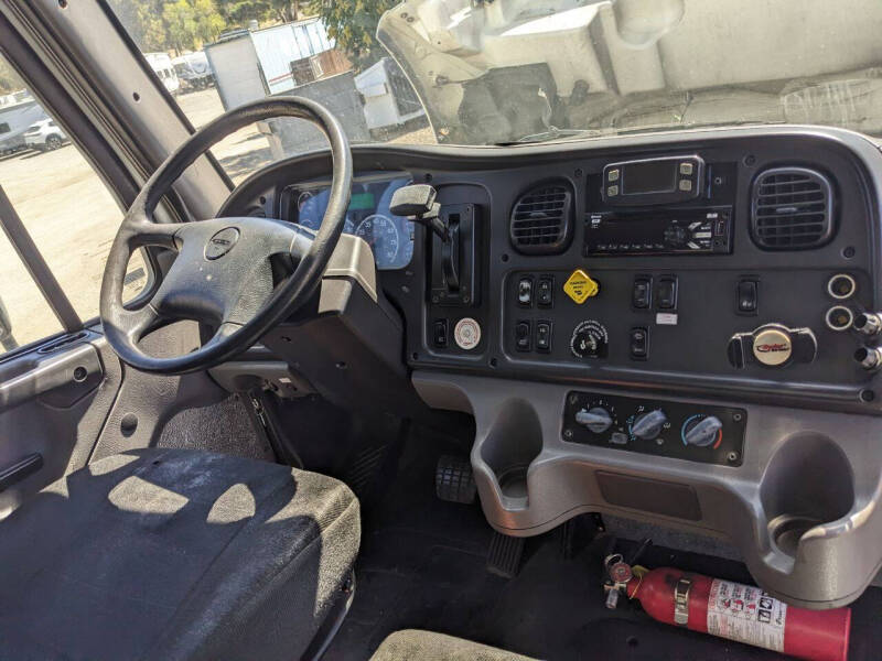 2018 Freightliner M2 106