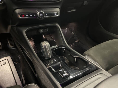 2022 Volvo XC40 T5 R-Design