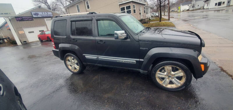 2011 Jeep Liberty Sport photo 2