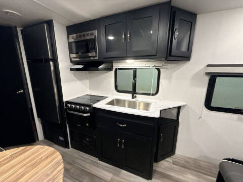 2023 Coachmen RV Freedom Express Select