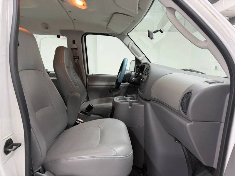 2003 Ford E-Series E-350 SD XL