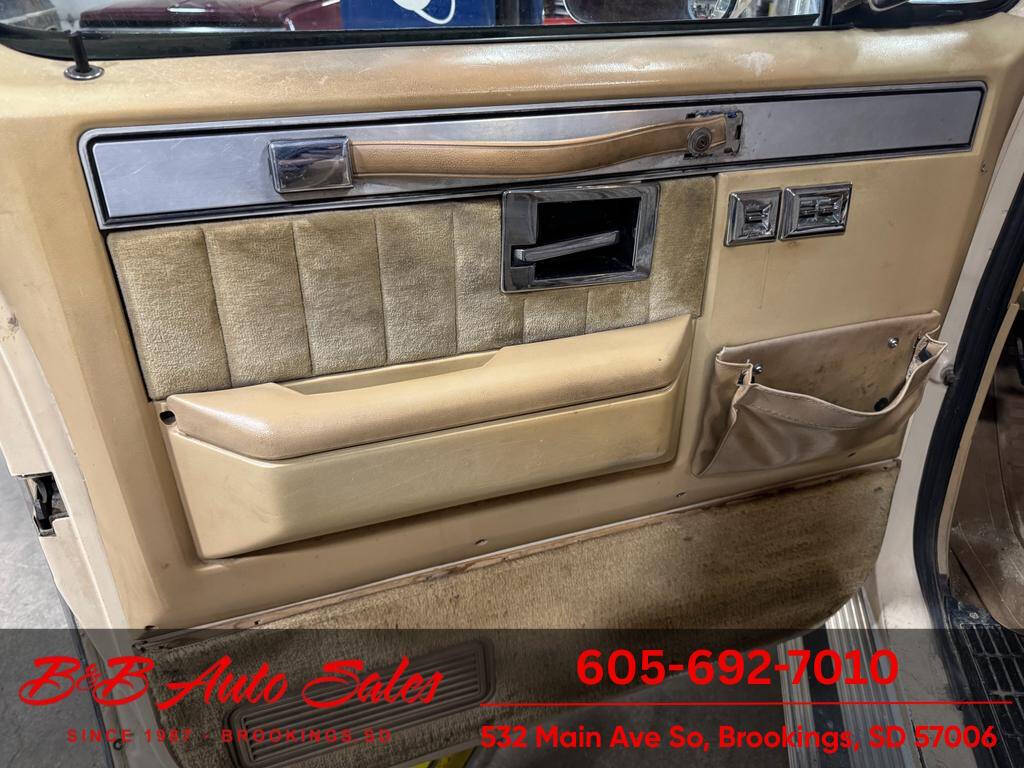 1987 Chevrolet R/V 20 Series 33
