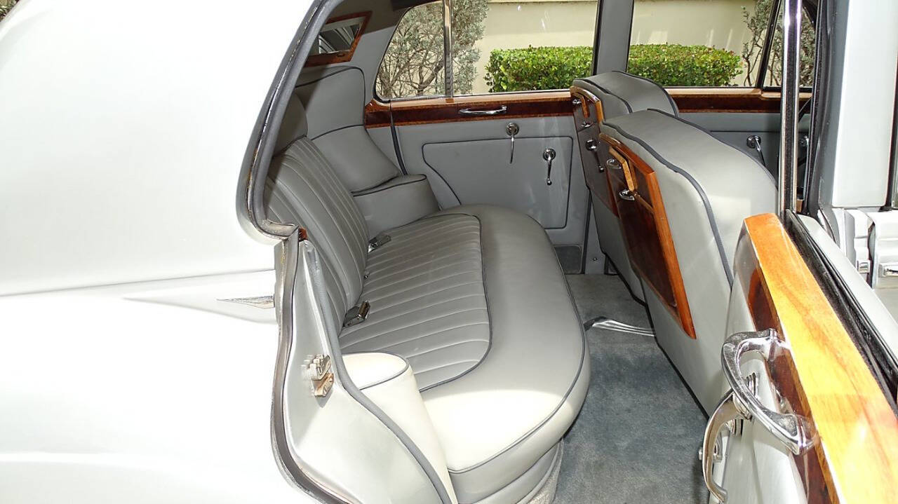 1957 Rolls-Royce Silver Cloud III 19