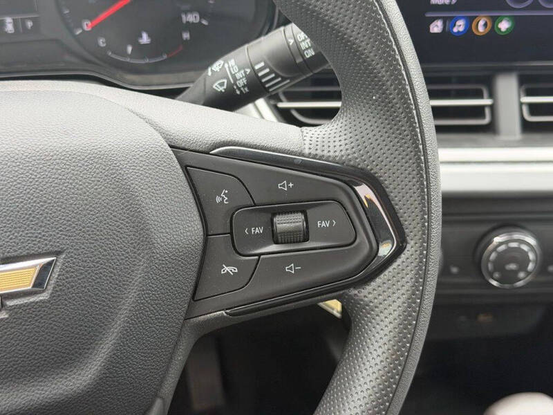 2025 Chevrolet Trax LS
