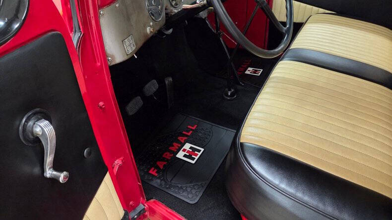 1953 International L-120 Series