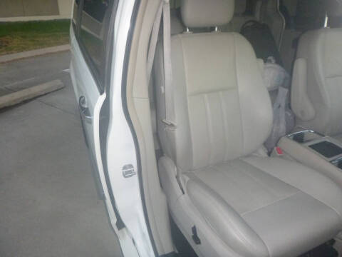 2013 Chrysler Town and Country Touring-L