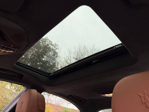 2022 Maserati Ghibli Modena Q4