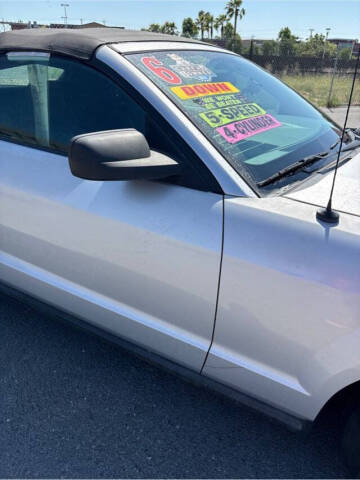 2006 Ford Mustang V6 Standard