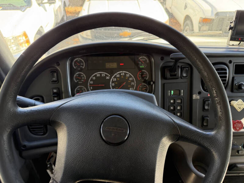 2014 Freightliner M2 106