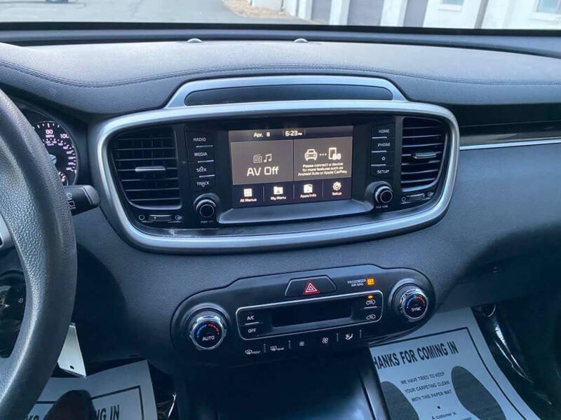 2019 Kia Sorento LX V6