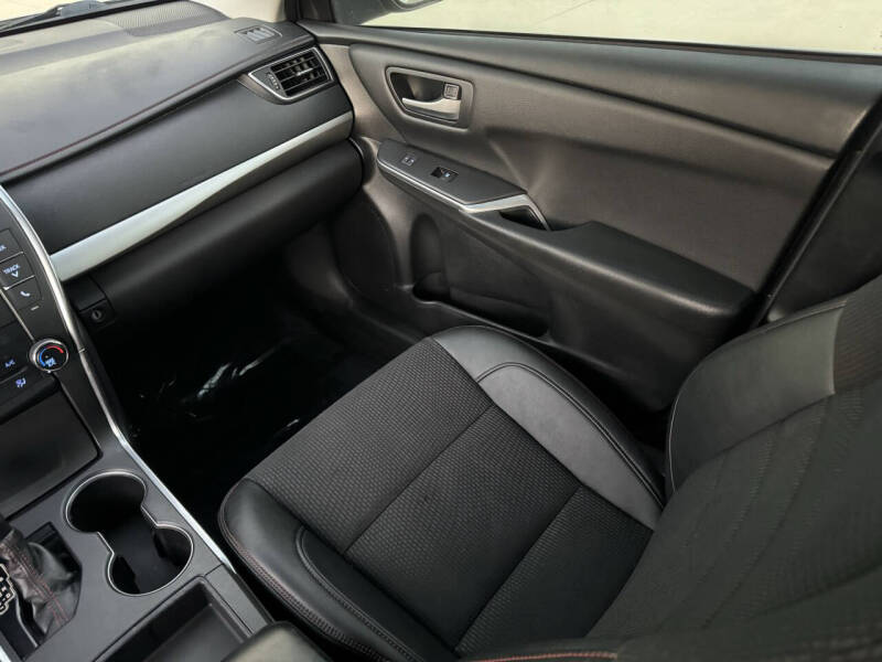 2017 Toyota Camry SE