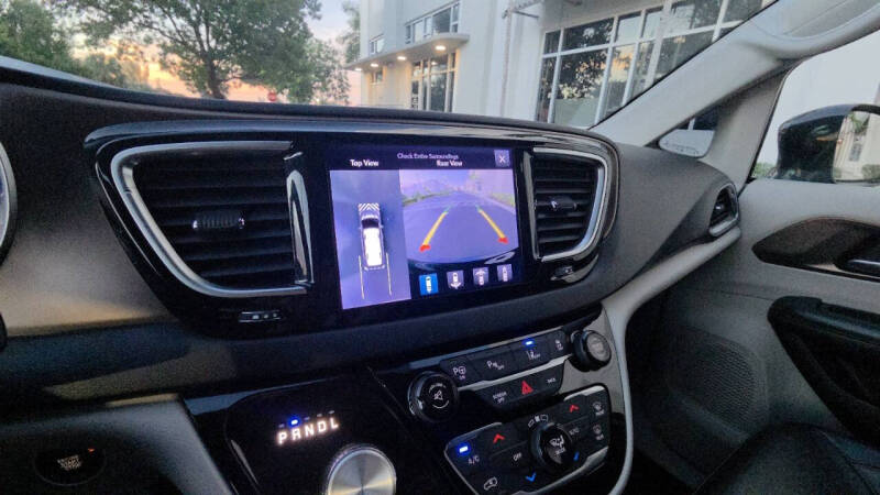 2017 Chrysler Pacifica Touring-L Plus