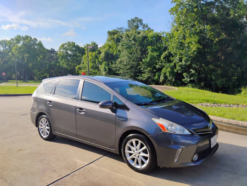 2014 Toyota Prius v Five