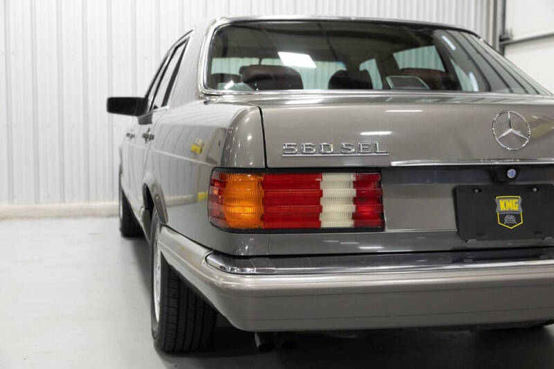 1988 Mercedes-Benz 560-Class 560 SEL